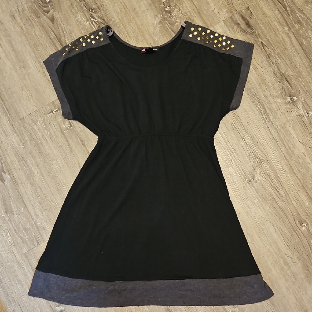 Delirious Black and Gray A-Line Dress Casual Short Sleeve